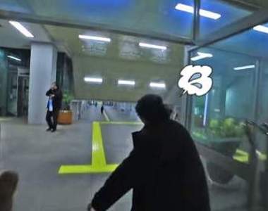 《向韓國人High Five》有人看到擊掌就跑是怎回事(°Д°)