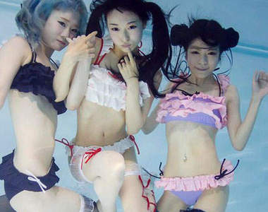 《水中絕對領域寫真》請來貧乳麻豆是希望阻力小一點嗎？（誤）