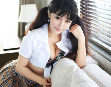 《雙馬尾正妹》忍不住會一直盯著瑪魯娜的翹臀美尻