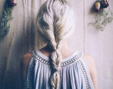 用髮夾就能完成的極簡版《魚尾馬尾》真的用不到髮圈唷