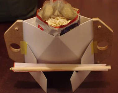 網友自製《袋麵杯》袋裝泡麵也能直接加熱水的超便利容器