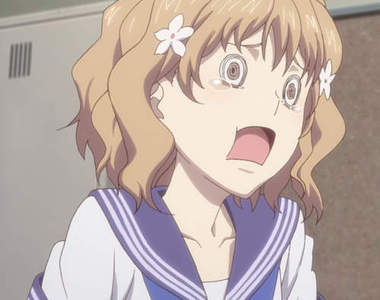 《花開物語聖地危機》車站快要被供品塞爆了……