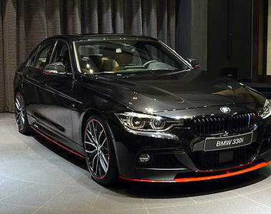 小改款《BMW 330i》在阿布達比動感變裝