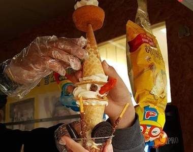 《韓國冰淇淋這樣吃》是疊越高越好吃的概念嗎ＸＤ