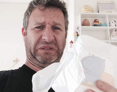 奶爸流行中《臭臭自拍照》味道好像透過照片傳過來了(捏鼻)