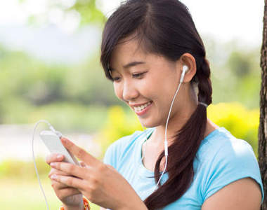 《iPhone 耳機功能大解析》不止聽音樂還可以用來拍照說