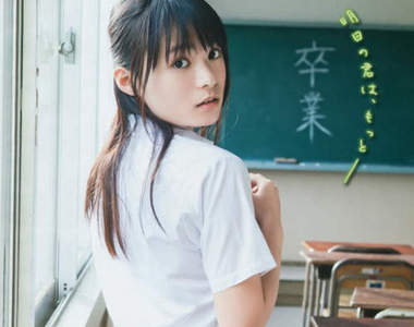 《星名美津紀的寫真夜現場》制服一脫夏天一到變成濕身濡大人