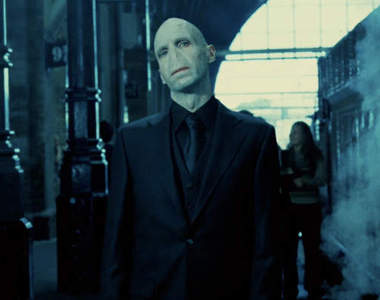 如果《佛地魔獲勝》那魔法世界文宣會變這樣