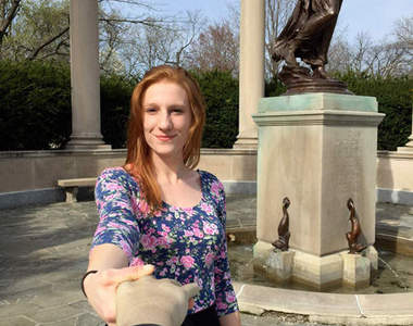 帶你一起去旅行的《哀傷自拍棒》有股淡淡的哀桑....