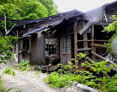 【衝擊】廢墟系旅館《喜樂旅館》這...真的能住人嗎(゚ロ゚屮)屮