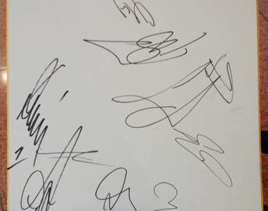 《職業足球員的簽名》說是小學生塗鴉我也信……