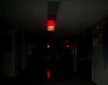 恐怖電影《絞刑台》每個學校都有自己的鬼故事...