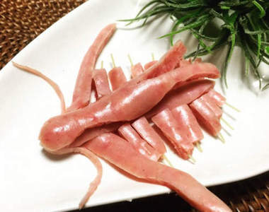 《香腸古代魚料理》這種切片怎麼有種莫名的痛感呢？