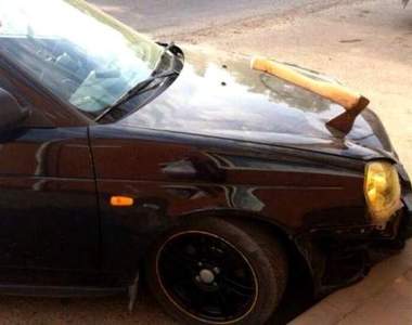 《戰鬥民族的警告》一般人是不會拿這東西砸車的吧...