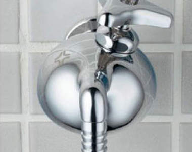 《怪怪水龍頭》誰把水壺擺在廁所啦