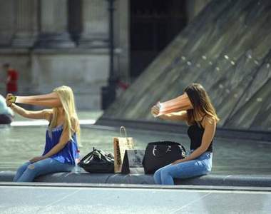 常被罵《臉黏在手機上》攝影師就黏給你看