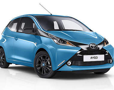 《Toyota Aygo X-Cite》藍黑搭配更有型