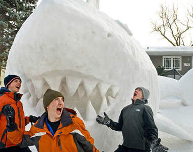 《雪人兄弟》三兄弟的大雪雕又大又可愛 開始期待第五年的作品了