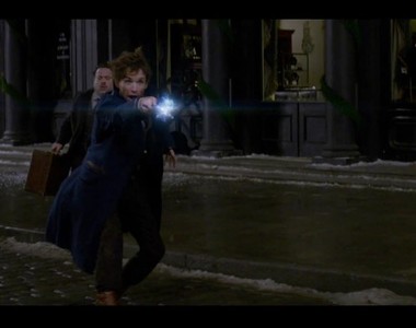 《怪獸與牠們的產地》首隻預告 有怪獸在美國逃跑了...