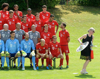 《足球場助理事件》結果全隊一起變PS素材