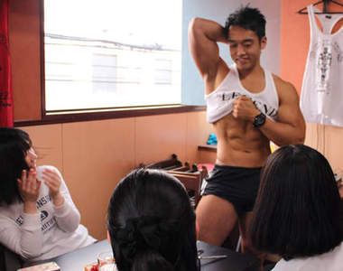 話題的《肌肉男咖啡廳》潛入　體驗被肌肉男包圍的超肉空間ww