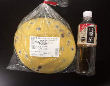 《巨大菠蘿麵包》一個就有七碗飯的熱量啊....