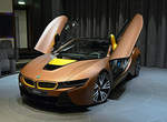 有點黃《BMW i8》在阿布達比這樣才拉風? 有點黃《BMW i8》在阿布達比這樣才拉風?