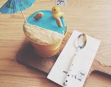 萌點滿分的曼谷《Jaiyen Cafe》冰淇淋 今年夏天跟鴨鴨一起玩水吧