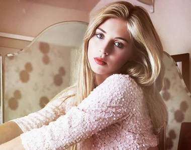 《不可能的任務》唱片行正妹: Hermione Corfield