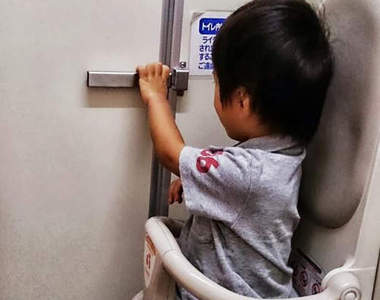 《親子廁所的陷阱》一不小心馬麻屁屁就涼涼惹(/▽\*)