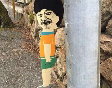 不舒服《注意行人看板》到底是想提醒你還是嚇死你www