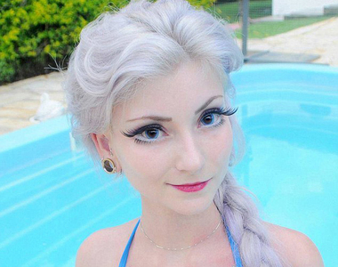 超讚《比基尼艾莎》瓷娃娃Coser來自巴西的傑作