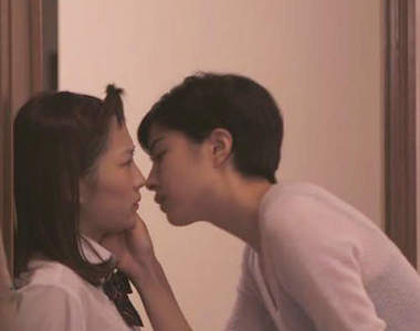 《佐久間由衣》百合日劇中超エロ演出　網友大讚：神作啊～ (//▽//)