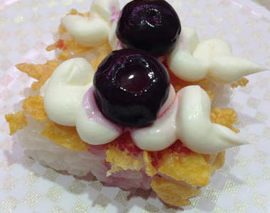 《起司藍莓壽司》迴轉壽司史上最危險的口味誕生...