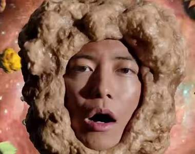 《日清超壯大杯麵CM》好吃到讓佐藤健產生17種變化