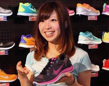 日本人《最愛買的運動休閒鞋品牌TOP10》第一名究竟是?