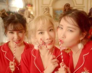 從《少女時代》身上學聖誕節定番編髮　經典的包頭重出江湖～