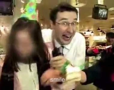 《慶祝賣場偷竊犯10000人達成》這根本是對犯人最高等級的羞辱www