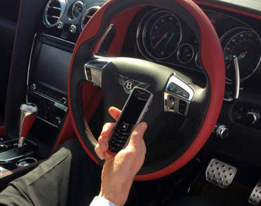 頂級手機《Vertu Signature for Bentley》規格一樣很心酸