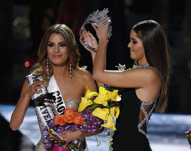 史上最尷尬《環球小姐》第一名給錯人 請把王冠拔下來...