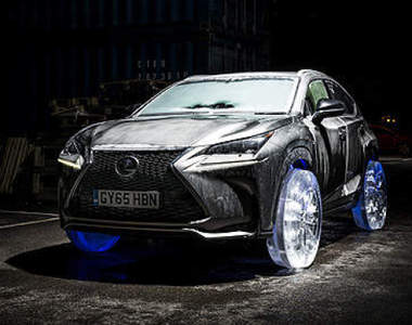 不怕腳滑?《Lexus NX》這回車車輪胎竟然是冰的