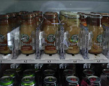 日本《星巴克自動販賣機》我想喝星冰樂～（踢）