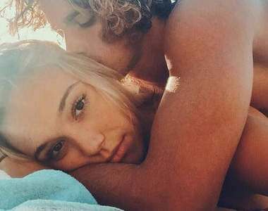 《超放閃情侶照》感情這麼好是要閃死誰╭(′▽`)╭(′▽`)╯ 