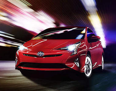 四代目《Toyota Prius》為什麼我一直覺得你在偷笑?