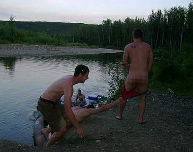 最新《男學生間的惡作劇》相當年大家的啾啾都解放過阿（菸）