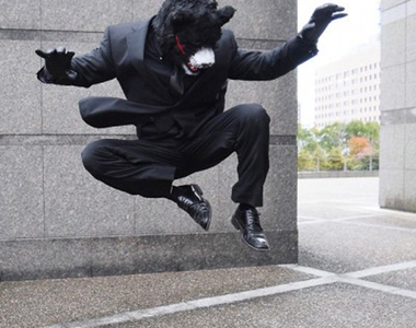 日本鹿兒島推出《帥熊吉祥物》賣帥不賣萌 ❤