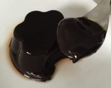 《期間限定黑色布丁》看起來不就是咖啡凍嗎？
