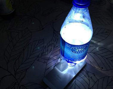 《DIY簡易寶特瓶燈》故意關燈測試也別有一種浪漫的感覺