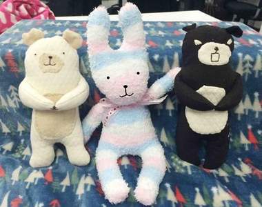 《用襪子自製宇宙人娃娃》做之前記得先把襪子洗香香XD