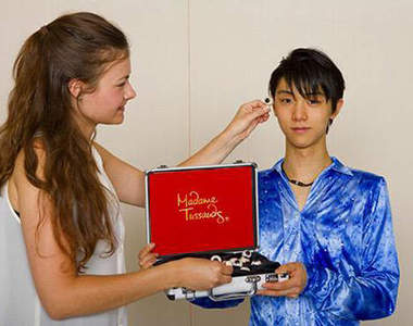 《羽生結弦等身蠟像》粉絲最想做的是量偶像的屁屁……